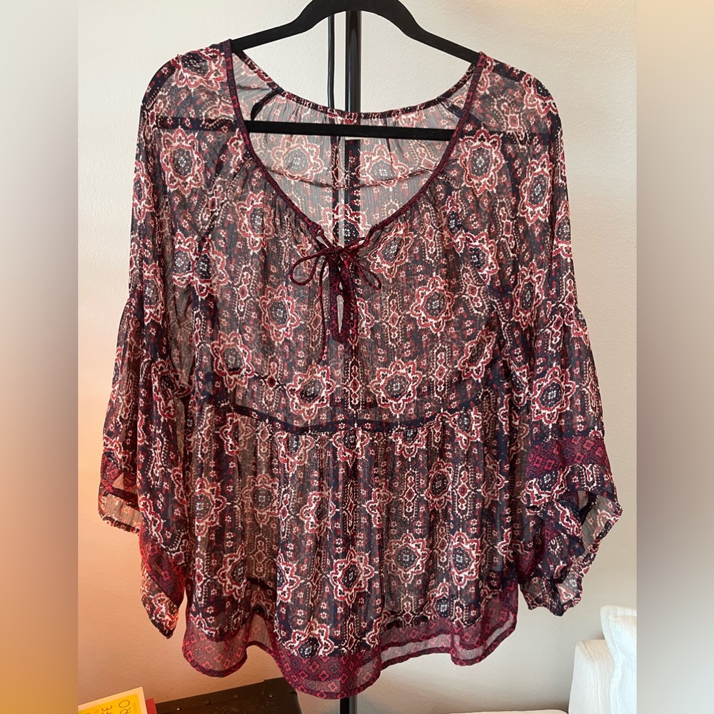Hollister sheer flowy medallion print blouse loose-fit with bow size medium
